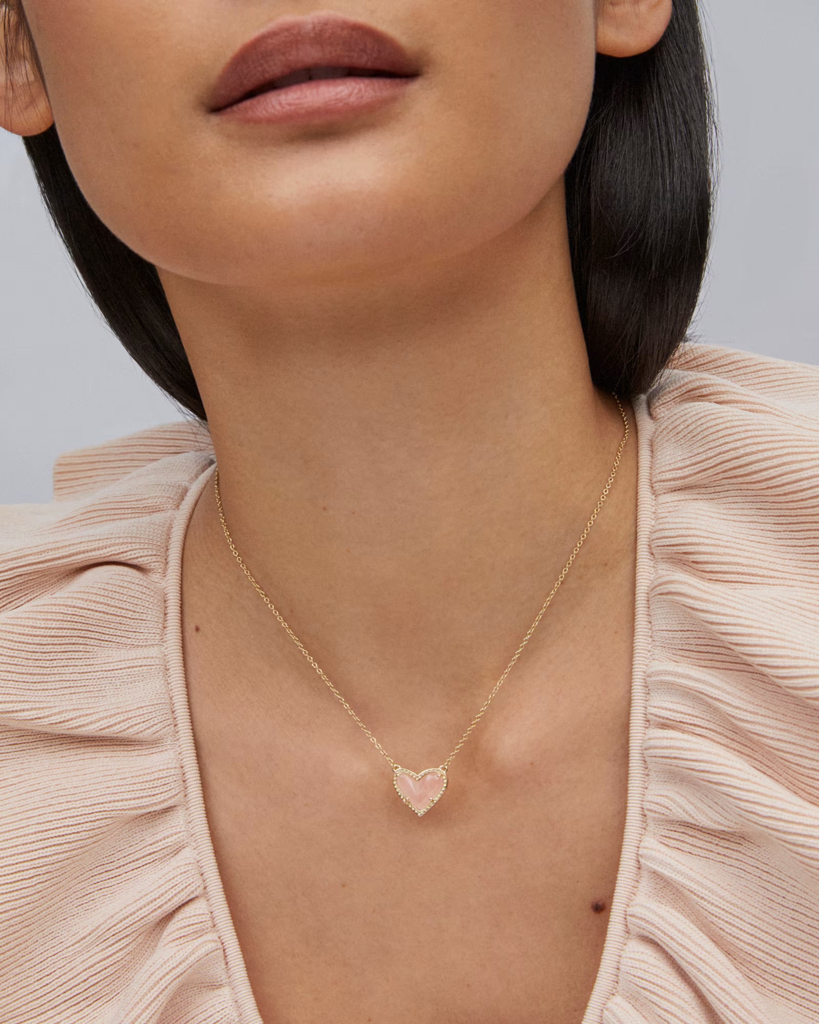 Kendra Scott Ari Heart Pendant Necklace in Gold - Rose Quartz